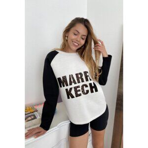 Women's Pullover Sweater, Curved Hem & Contrast Sleeves, Relaxed Fit  Size M